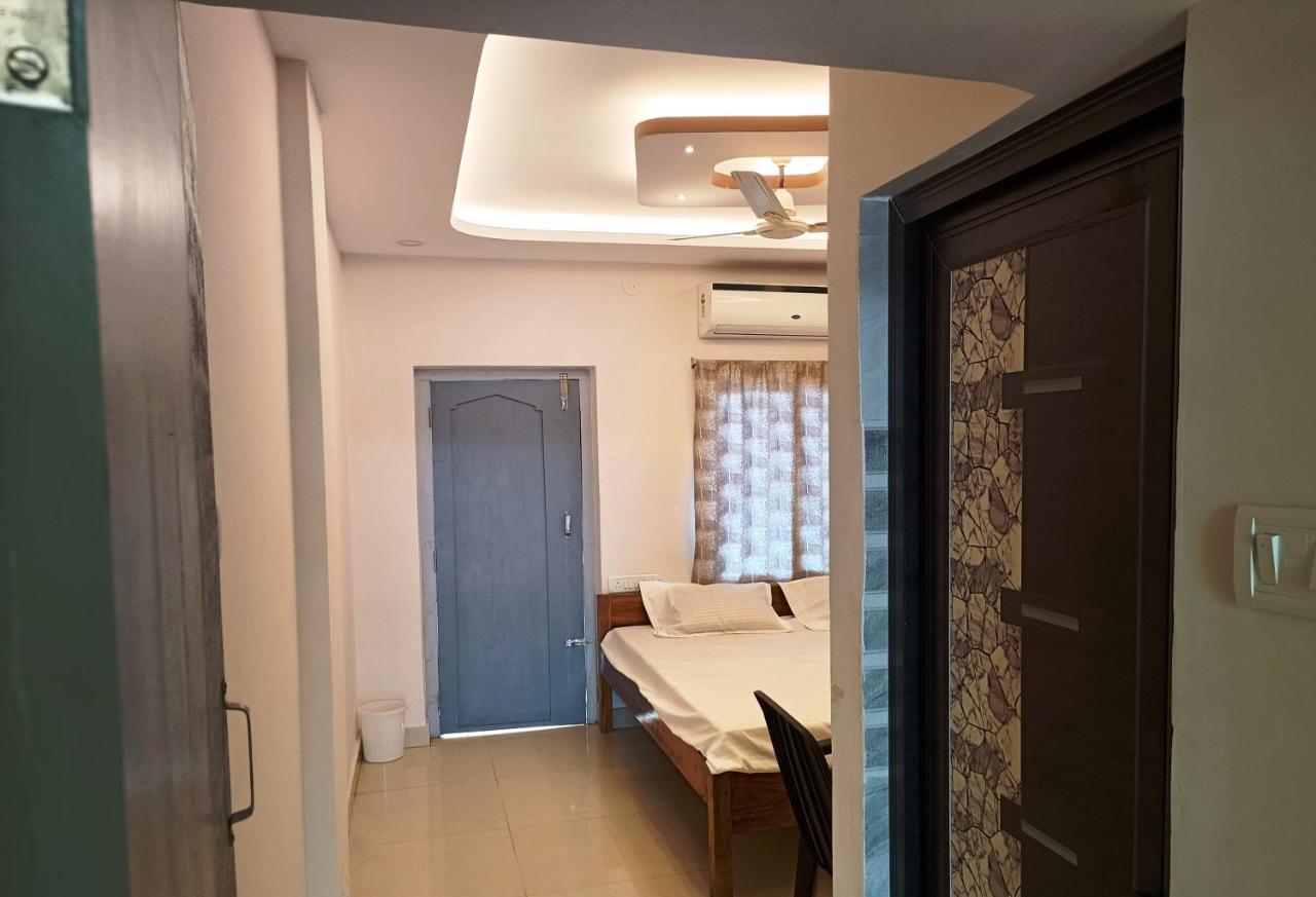 Hotel Grand View Puri Buitenkant foto