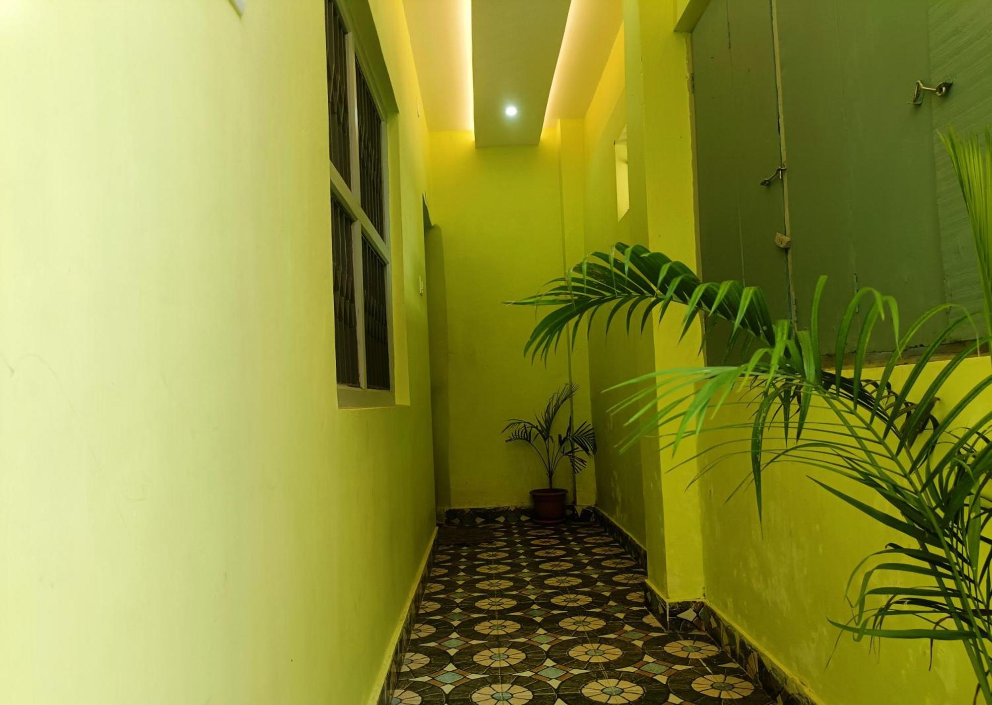 Hotel Grand View Puri Buitenkant foto
