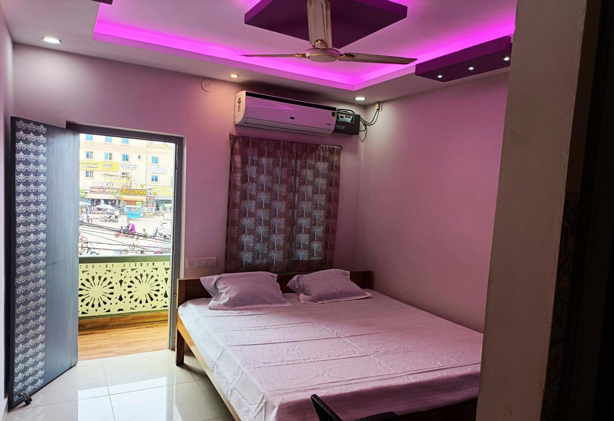 Hotel Grand View Puri Buitenkant foto