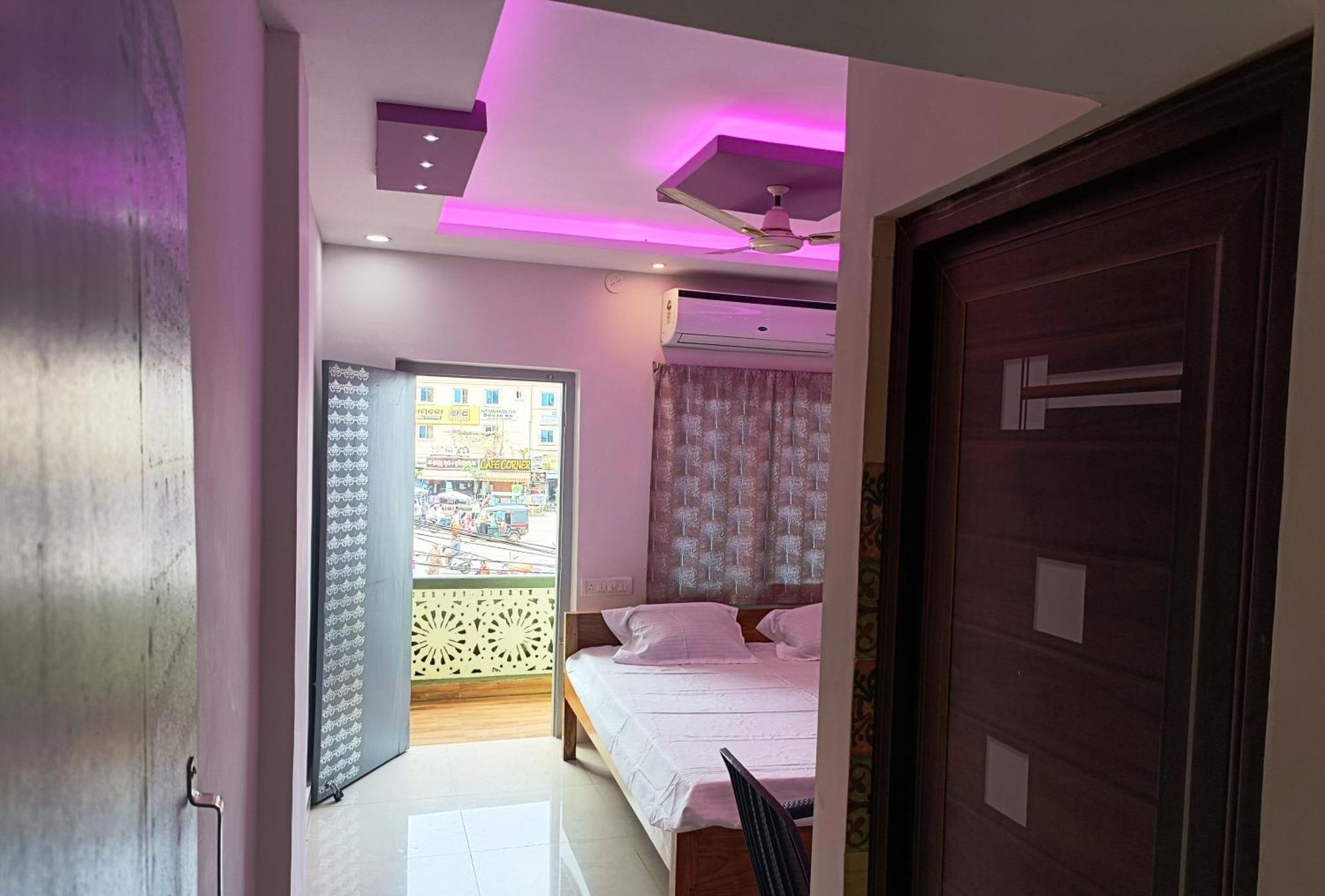Hotel Grand View Puri Buitenkant foto