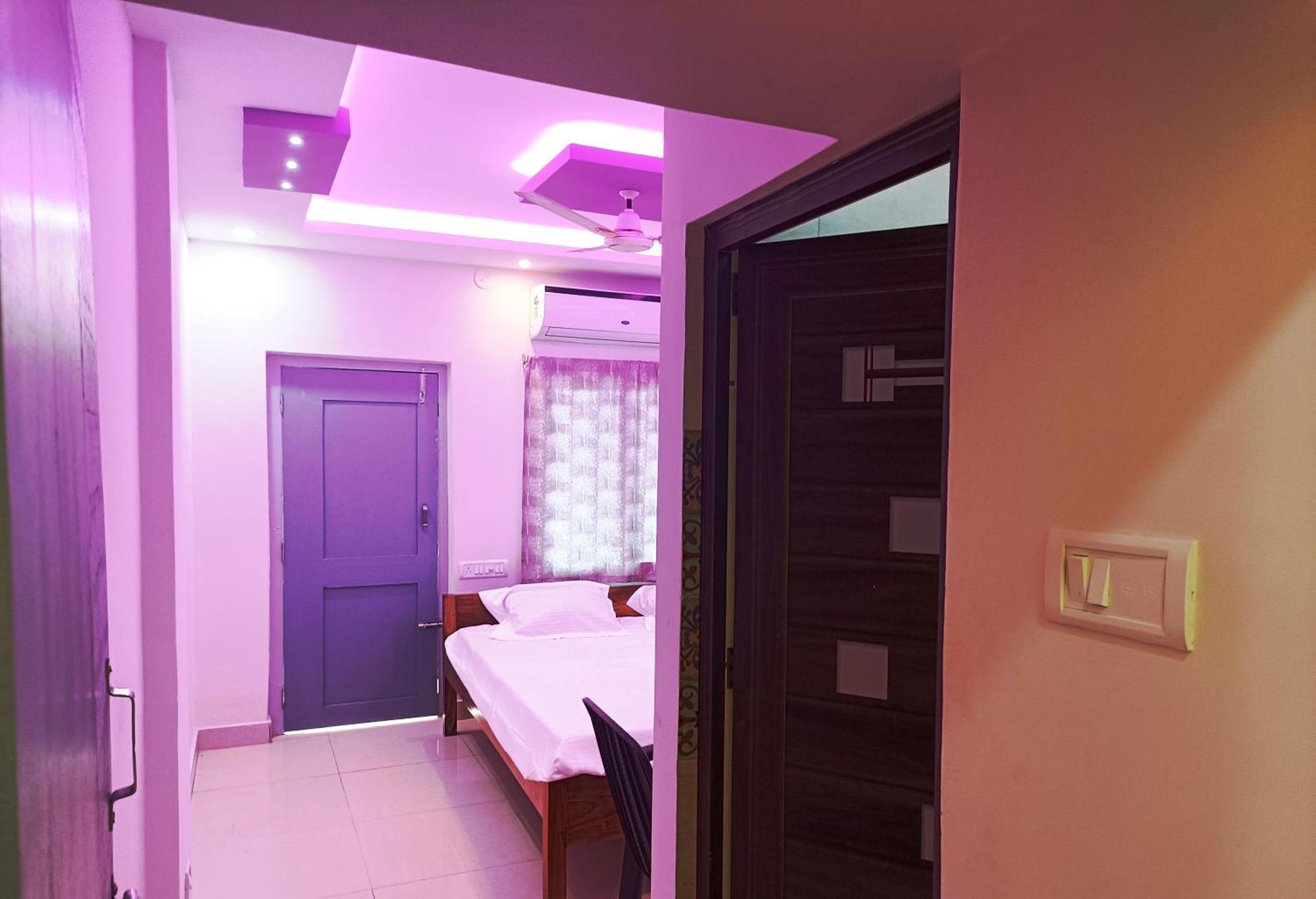 Hotel Grand View Puri Buitenkant foto