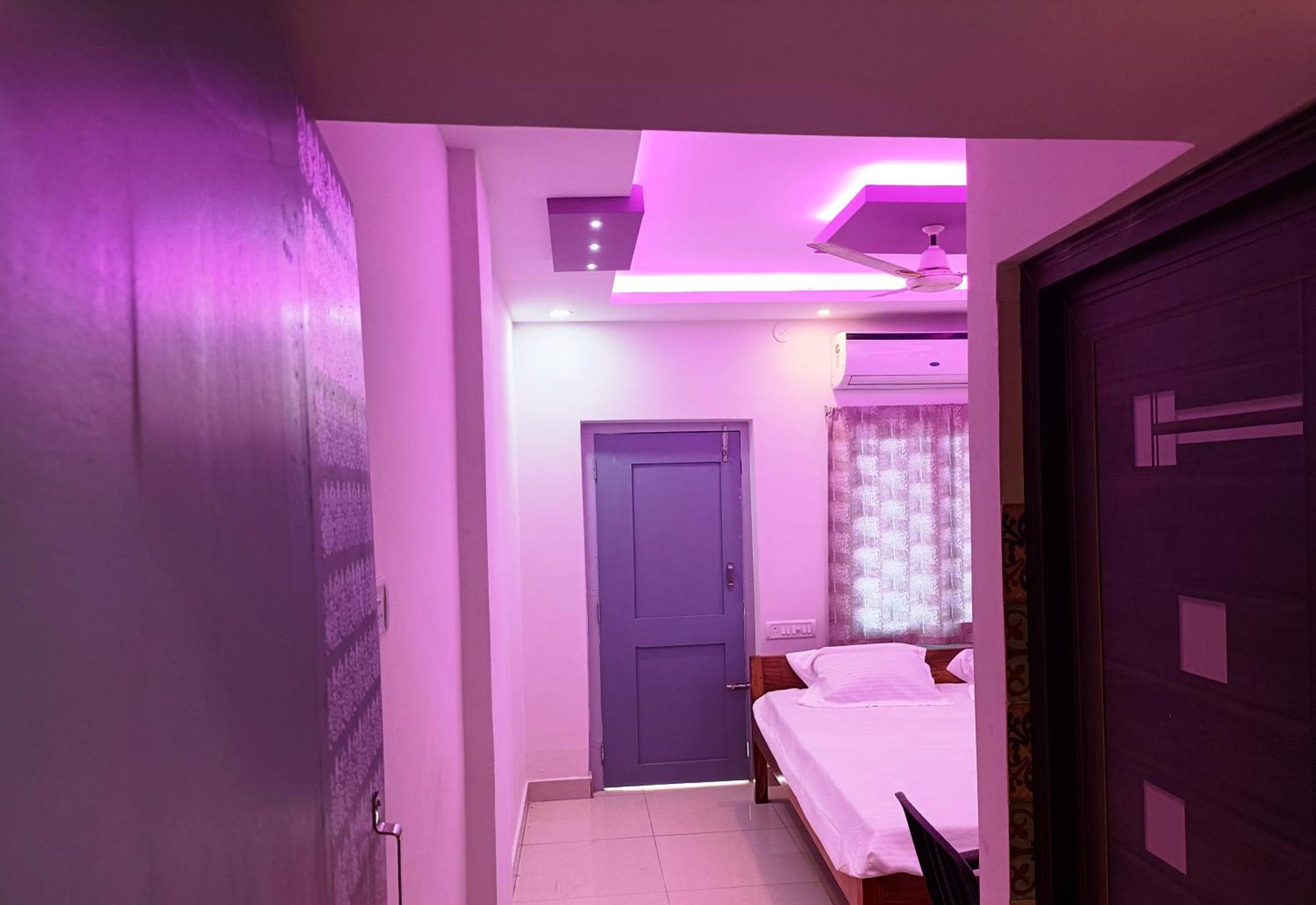 Hotel Grand View Puri Buitenkant foto