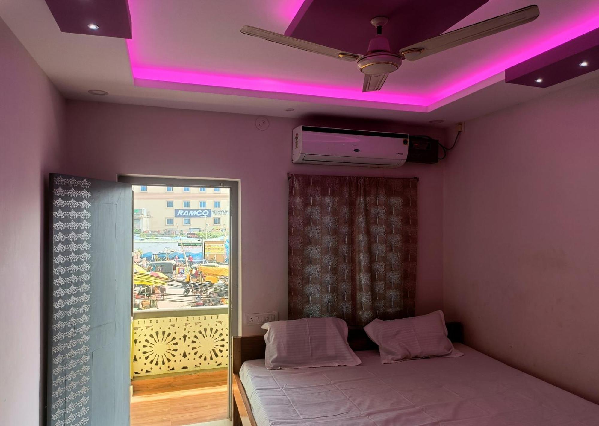 Hotel Grand View Puri Buitenkant foto