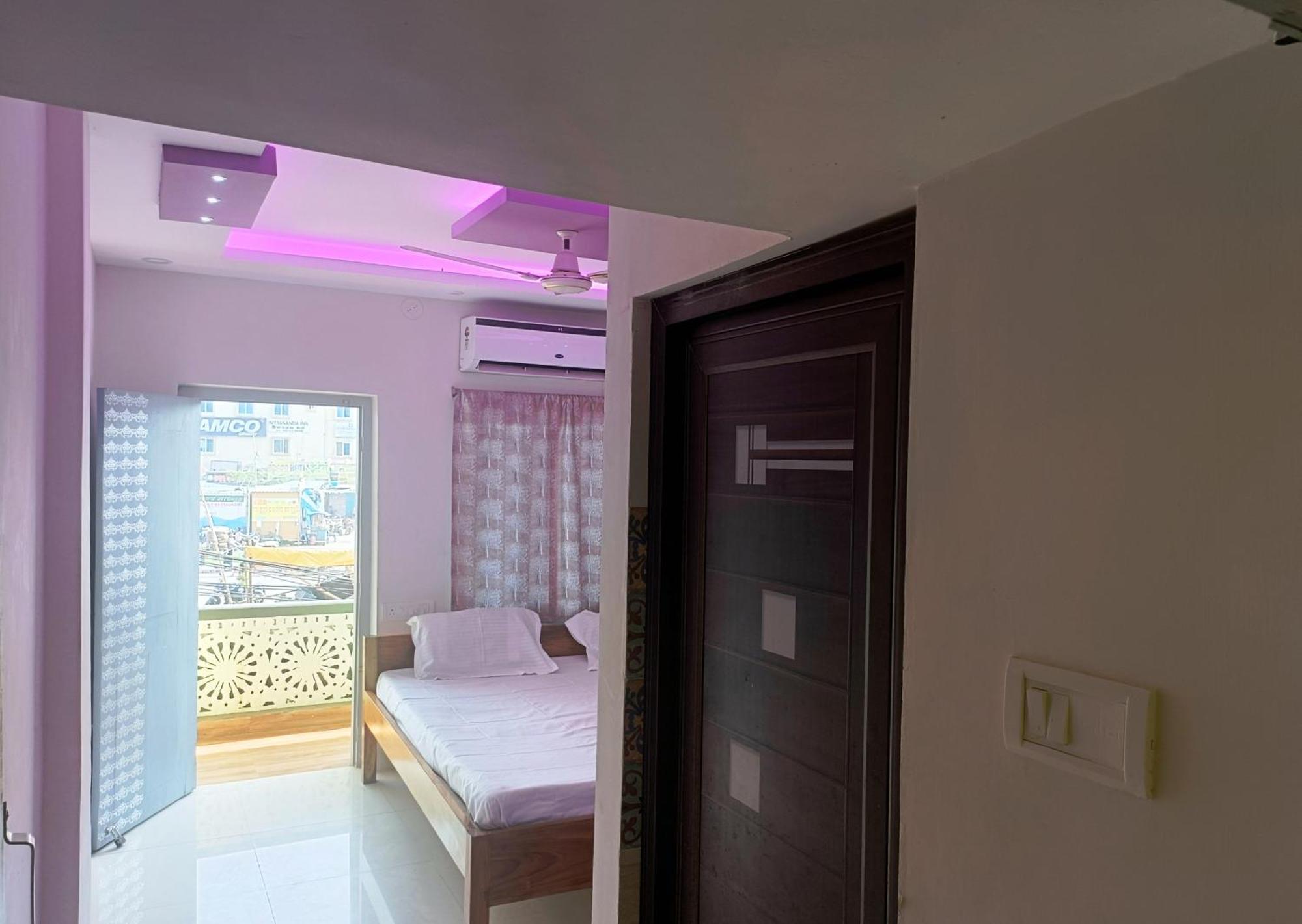 Hotel Grand View Puri Buitenkant foto
