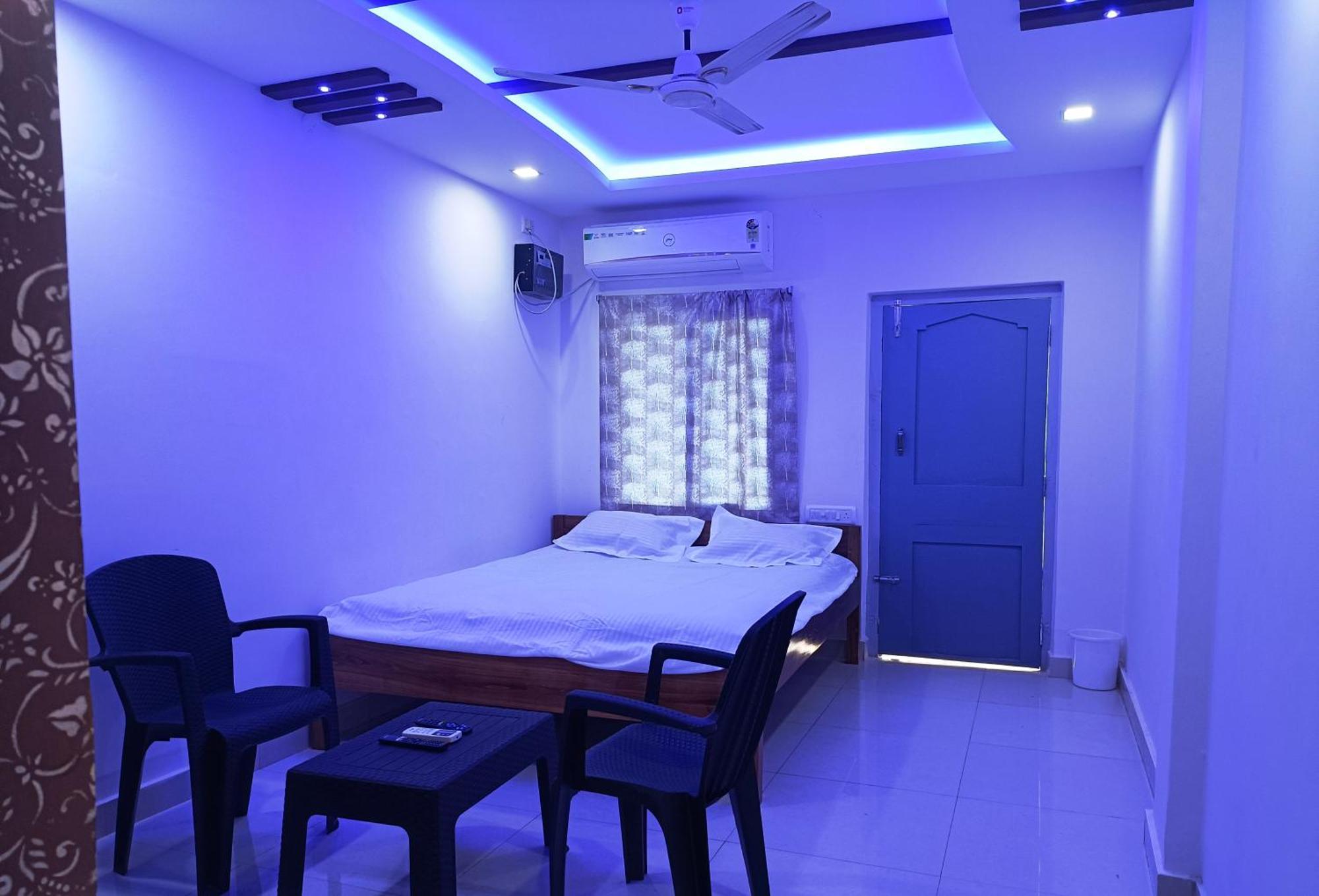 Hotel Grand View Puri Buitenkant foto