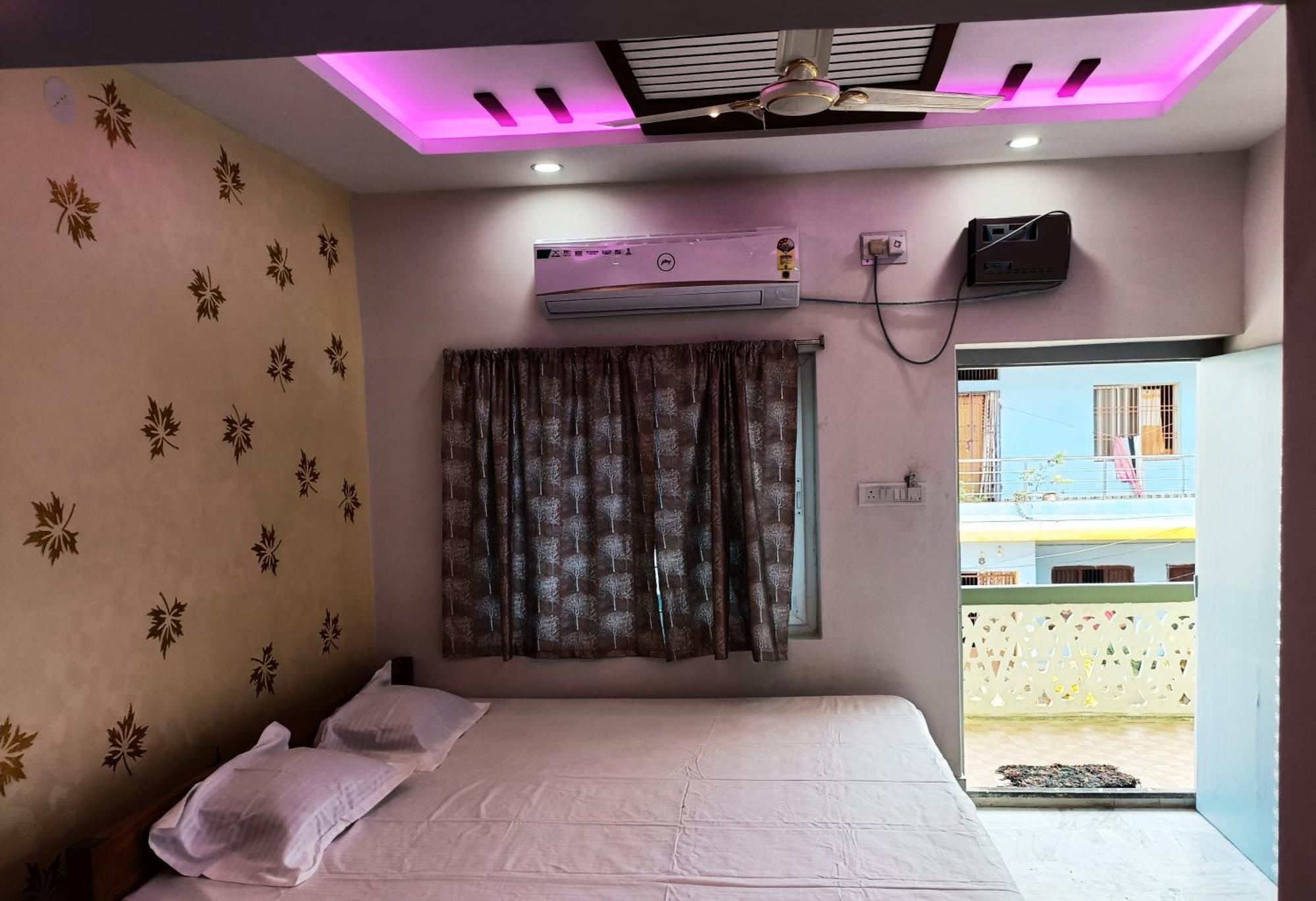 Hotel Grand View Puri Buitenkant foto
