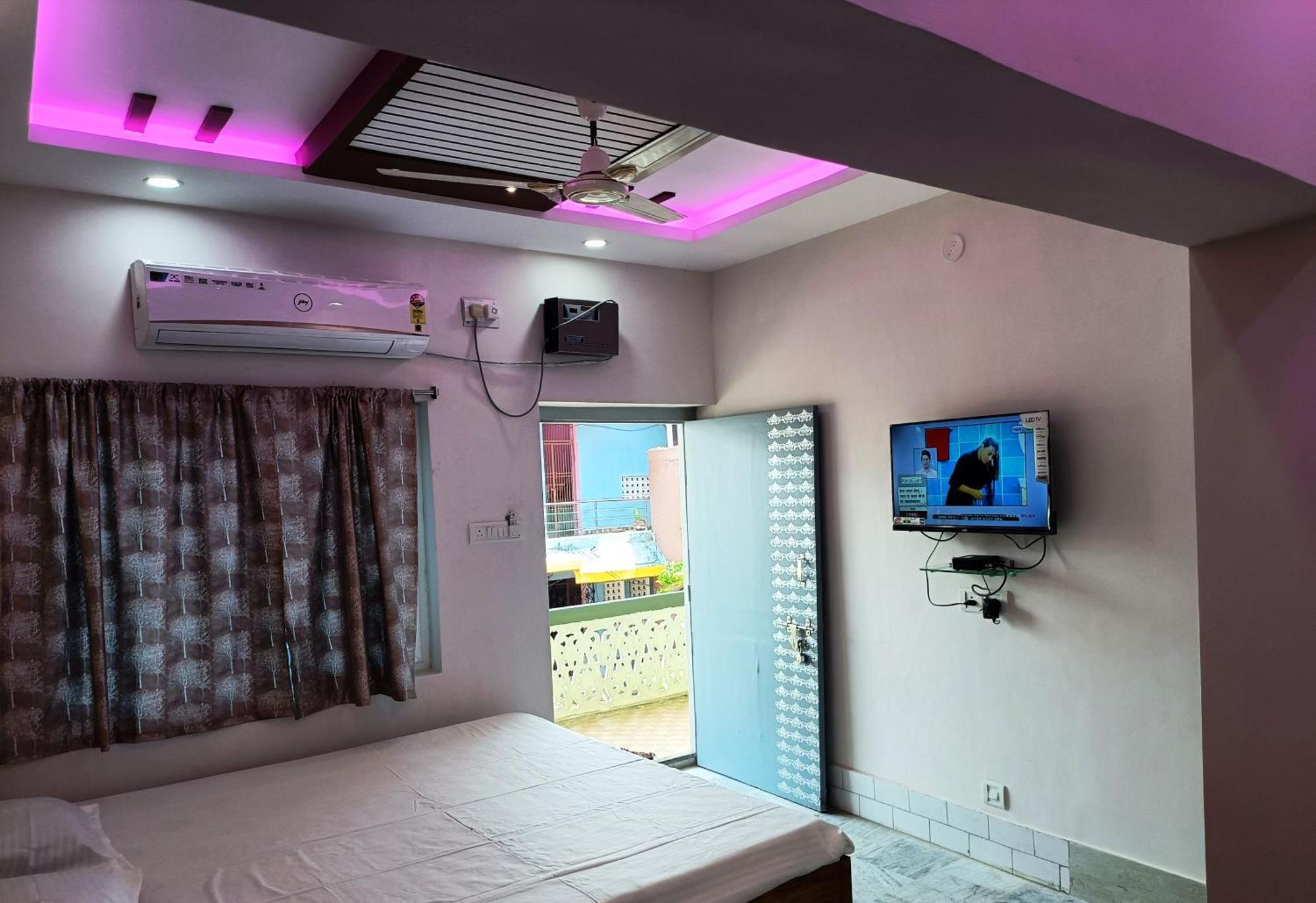 Hotel Grand View Puri Buitenkant foto